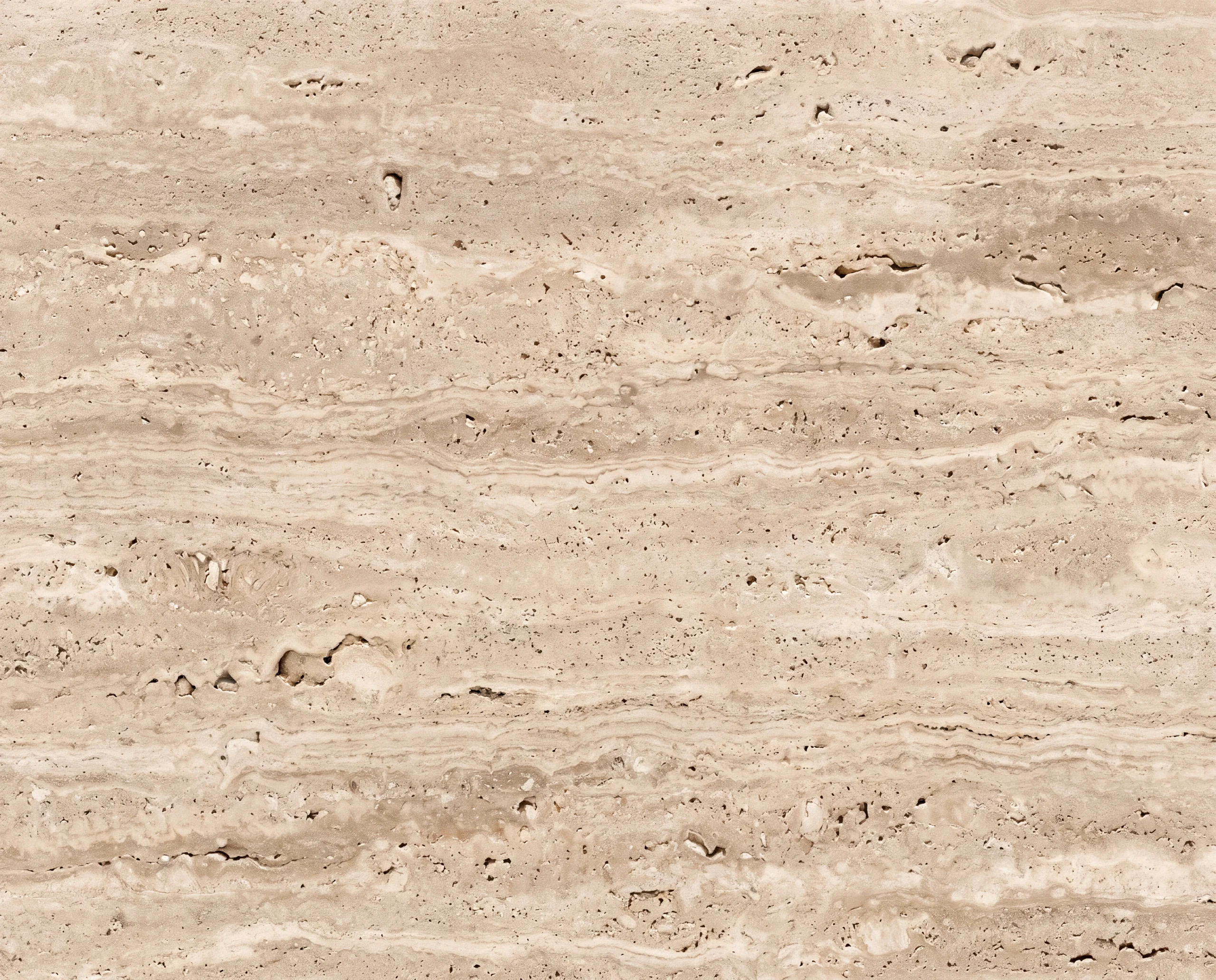 Travertino de veio horizontal e poro aberto, em superfície contínua